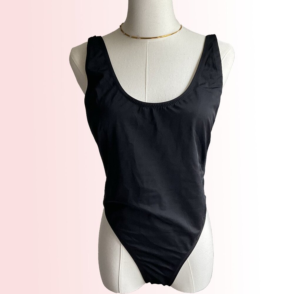 Dixperfect simple black one piece, high leg low back NWT